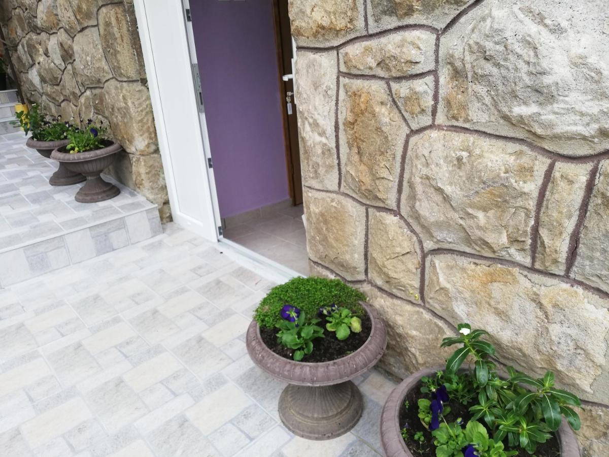 Studio Apartman Small Lili Popovaca Екстер'єр фото